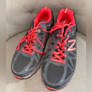 New Balance tennis shoes